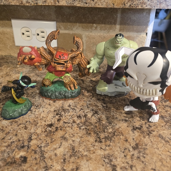 Toy‎ Bundle - Picture 3 of 5